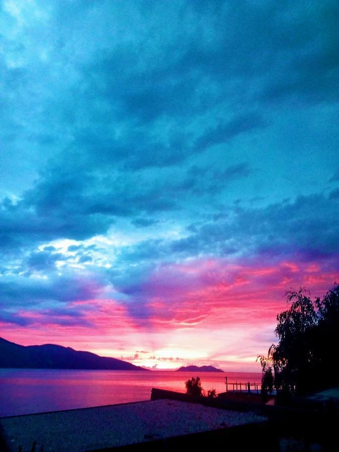 Ramo'S Cozy Beachside Haven With Panoramic Views - 1St Vlorë Eksteriør billede